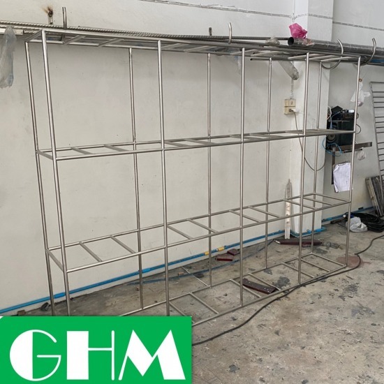 Green Health Manufacturing - Design a shelf with wheels.